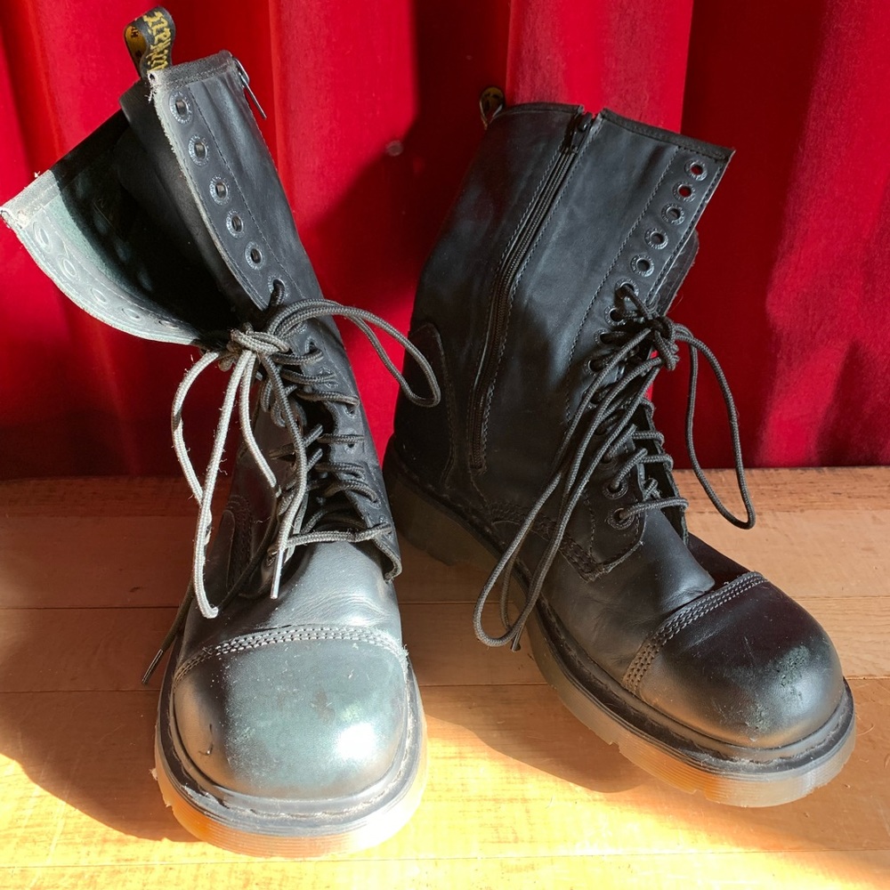 Doc Marten Air Wear side zip high top boots!!